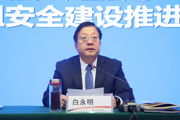 1667896656815323.jpg 2.白董照片.JPG