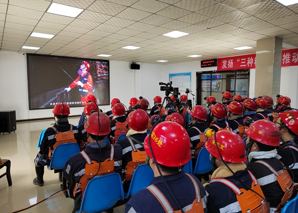 2 ԢĿ�徲����Ƭ.jpg