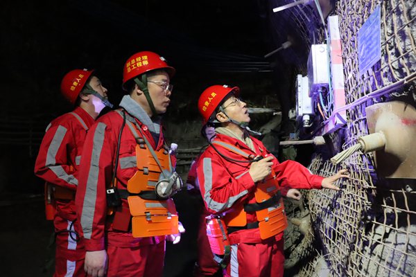 1774428309609234.jpg 贺海鸿_副本.jpg