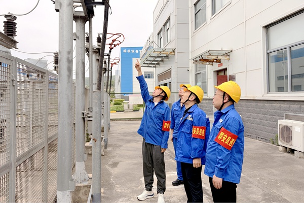 1783566170950858.jpg 群安员查隐患_副本.jpg