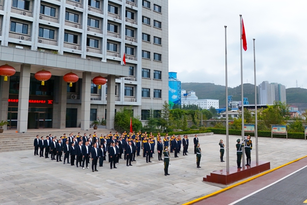 1790835589194357.jpg 升旗.jpg